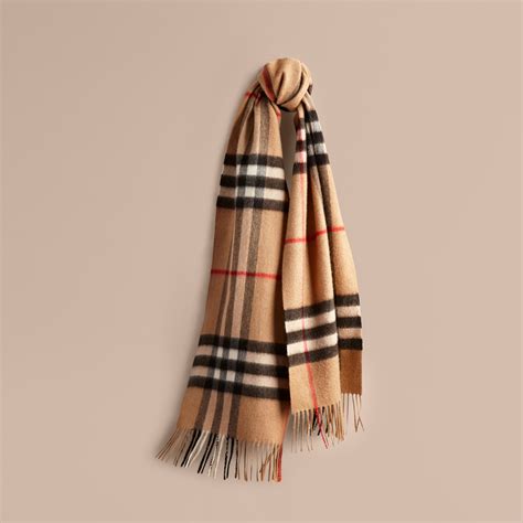 burberry 8016396|Burberry The Classic Check Cashmere Scarf Alabaster in Wool.